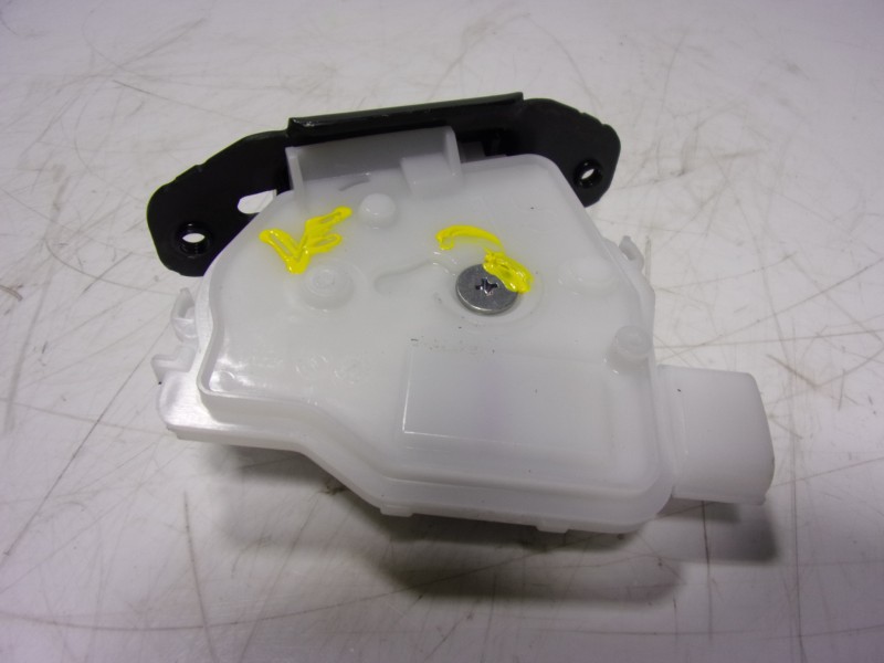 Recambio de cerradura maletero / porton para toyota yaris 1.5 vvti hev referencia OEM IAM   