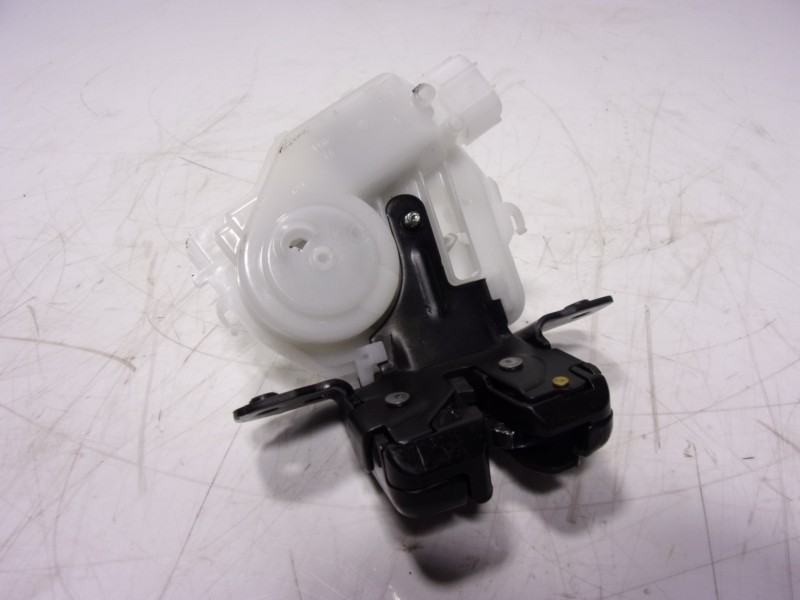 Recambio de cerradura maletero / porton para toyota yaris 1.5 vvti hev referencia OEM IAM   