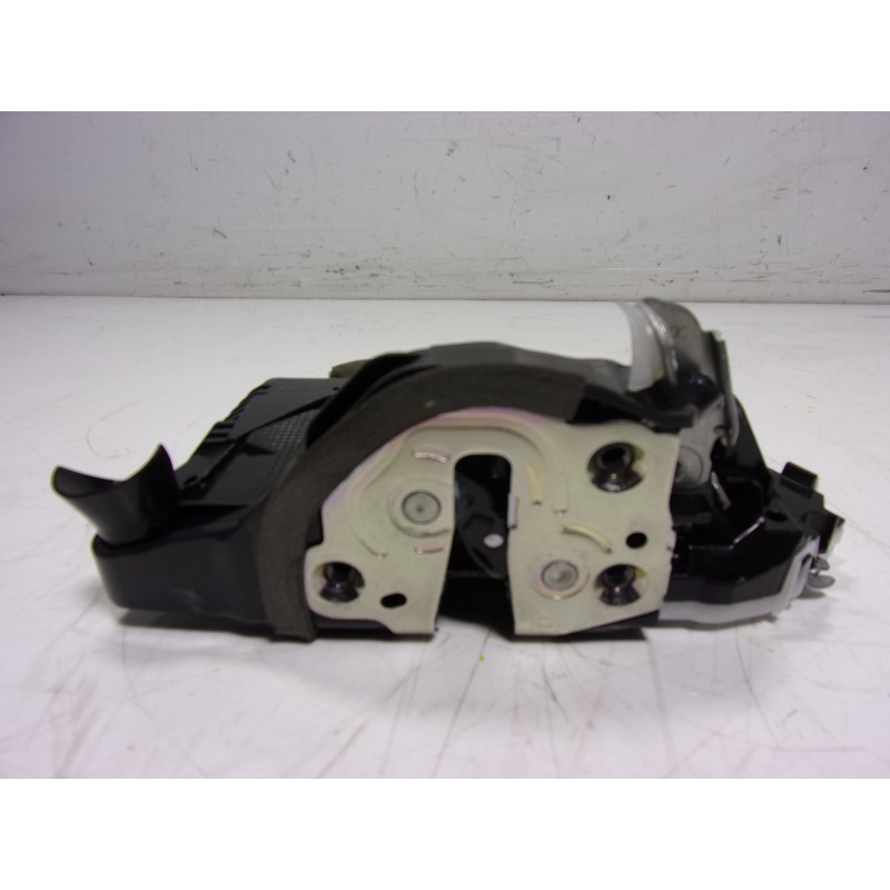 Recambio de cerradura puerta delantera derecha para toyota yaris 1.5 vvti hev referencia OEM IAM  M7311530 