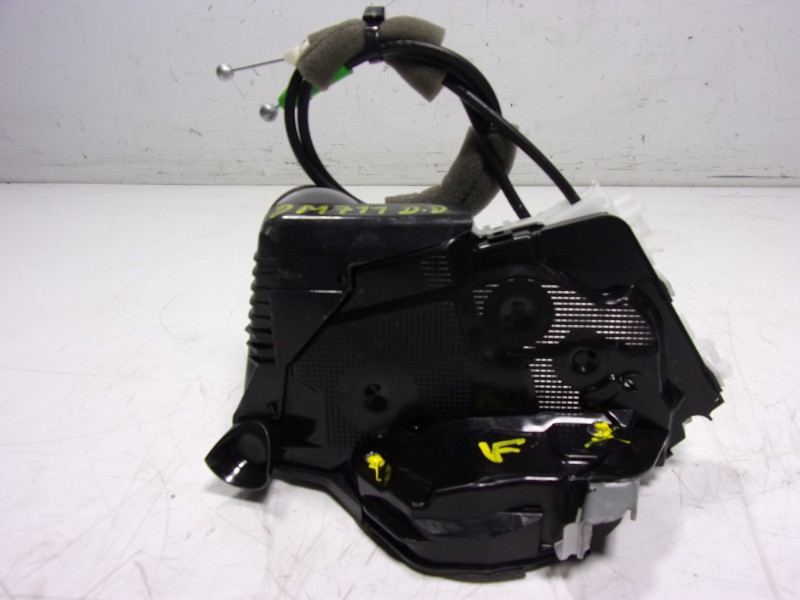 Recambio de cerradura puerta delantera derecha para toyota yaris 1.5 vvti hev referencia OEM IAM  M7311530 