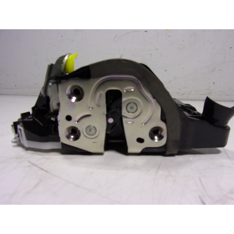 Recambio de cerradura puerta delantera izquierda para toyota yaris 1.5 vvti hev referencia OEM IAM  M7311460M6 