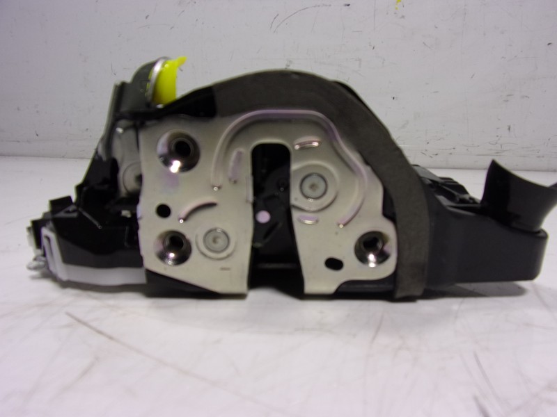 Recambio de cerradura puerta delantera izquierda para toyota yaris 1.5 vvti hev referencia OEM IAM  M7311460M6 