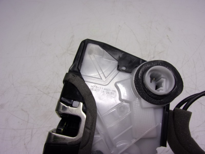 Recambio de cerradura puerta delantera izquierda para toyota yaris 1.5 vvti hev referencia OEM IAM  M7311460M6 