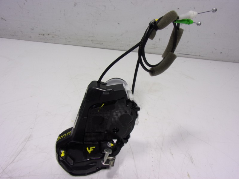 Recambio de cerradura puerta trasera derecha para toyota yaris 1.5 vvti hev referencia OEM IAM  M7314450M6 