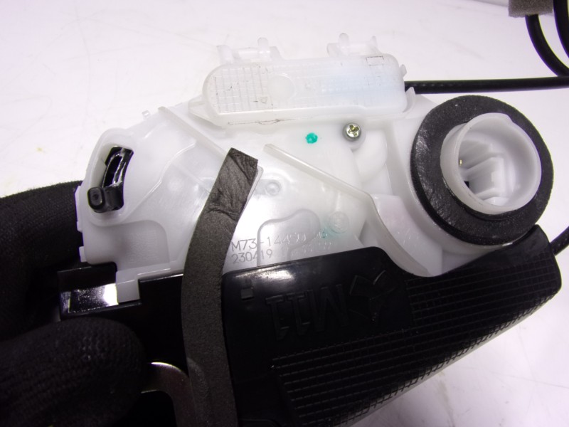 Recambio de cerradura puerta trasera derecha para toyota yaris 1.5 vvti hev referencia OEM IAM  M7314450M6 