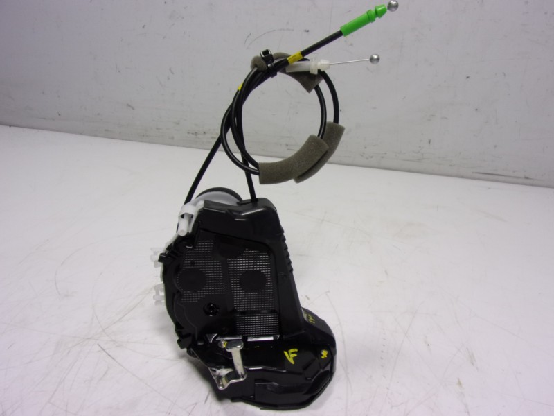 Recambio de cerradura puerta trasera izquierda para toyota yaris 1.5 vvti hev referencia OEM IAM  M7314460M6 