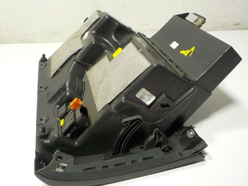 Recambio de guantera para volkswagen polo (6c1) 1.2 tsi referencia OEM IAM 6R1857121J82V  6R1857101M82V