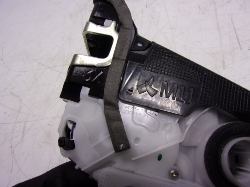 Recambio de cerradura puerta trasera izquierda para toyota yaris 1.5 vvti hev referencia OEM IAM  M7314460M6 