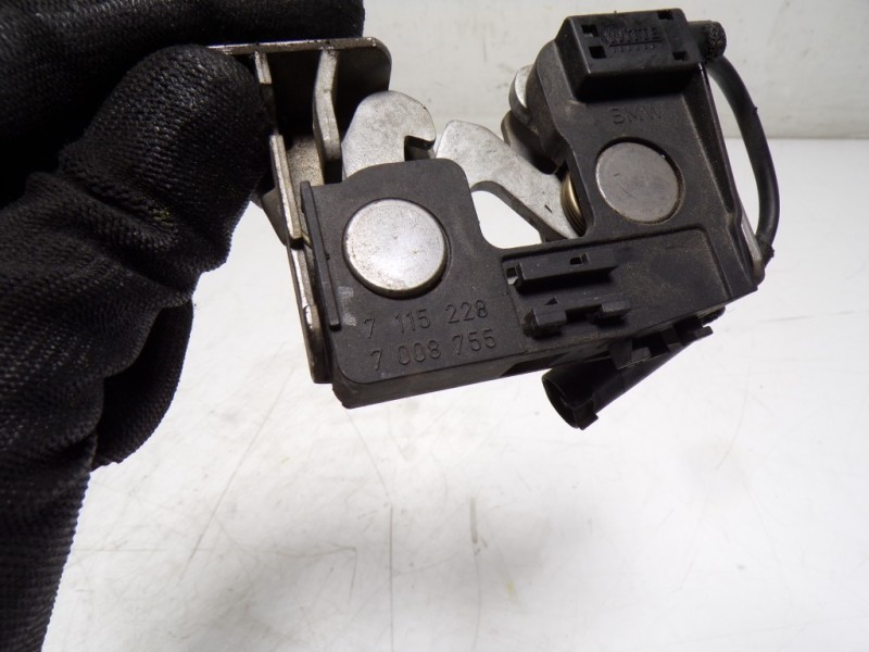 Recambio de cerradura capot para bmw serie m6 coupe (e63) basis referencia OEM IAM 51237008755 7115228 