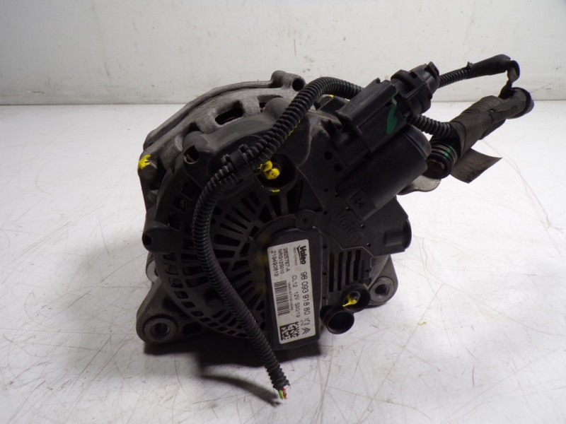 Recambio de alternador para peugeot 208 1.2 12v vti referencia OEM IAM 9809391880 9809391880 