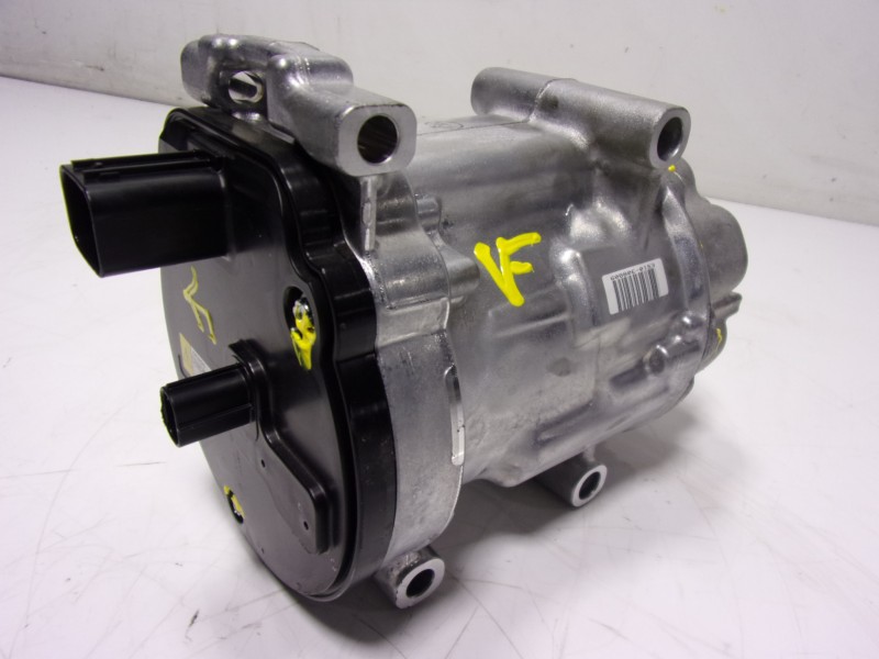 Recambio de compresor aire acondicionado para toyota yaris 1.5 vvti hev referencia OEM IAM  0424000741 