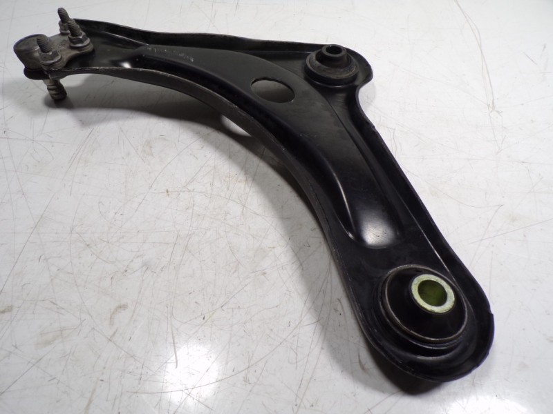Recambio de brazo suspension inferior delantero derecho para peugeot 208 1.2 12v vti referencia OEM IAM 9670771480  