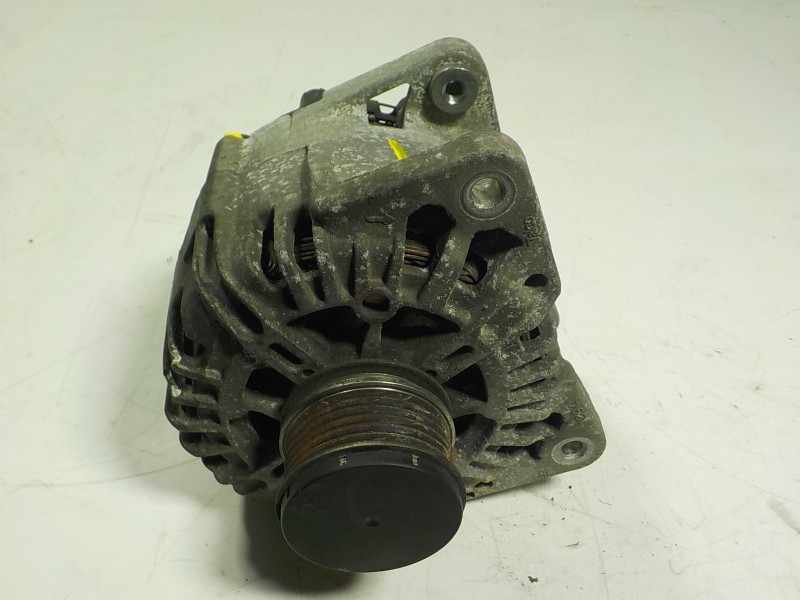 Recambio de alternador para renault megane iii coupe 1.5 dci diesel referencia OEM IAM  231000026R 