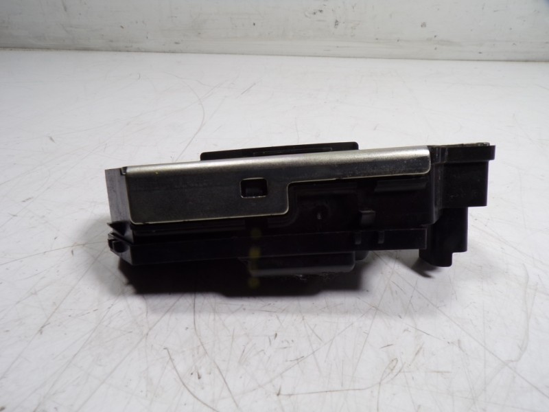 Recambio de cerradura maletero / porton para peugeot 208 1.2 12v vti referencia OEM IAM 8719F8 9684848683 