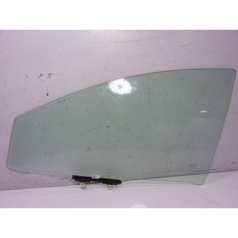 Recambio de cristal puerta delantero izquierdo para toyota yaris 1.5 vvti hev referencia OEM IAM   