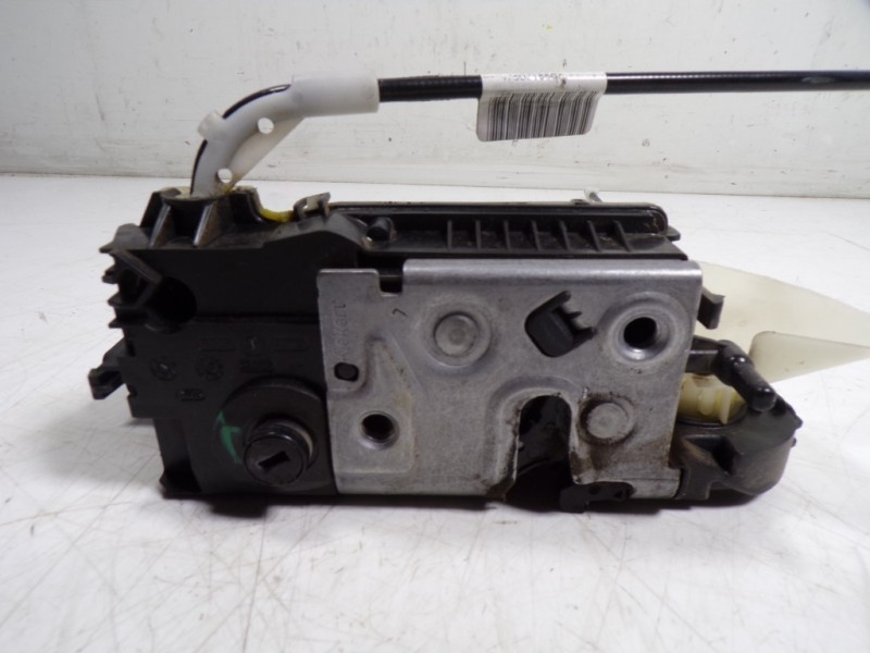 Recambio de cerradura puerta delantera izquierda para peugeot 208 1.2 12v vti referencia OEM IAM 9812500880 9812500880 