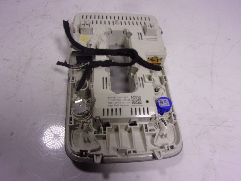 Recambio de piloto interior para audi q2 (gab) 1.6 tdi referencia OEM IAM 81A947135FBC5 81A947135F 