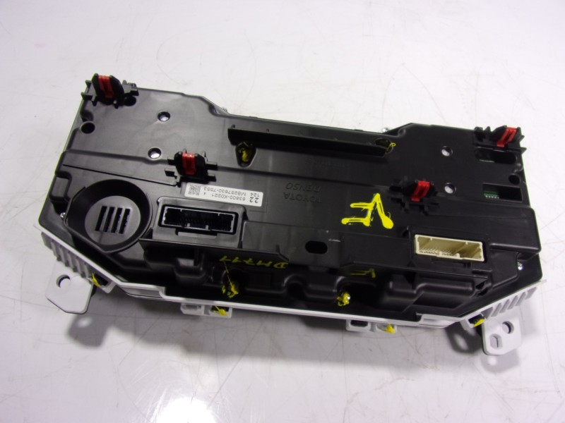 Recambio de cuadro instrumentos para toyota yaris 1.5 vvti hev referencia OEM IAM  83800K0221 