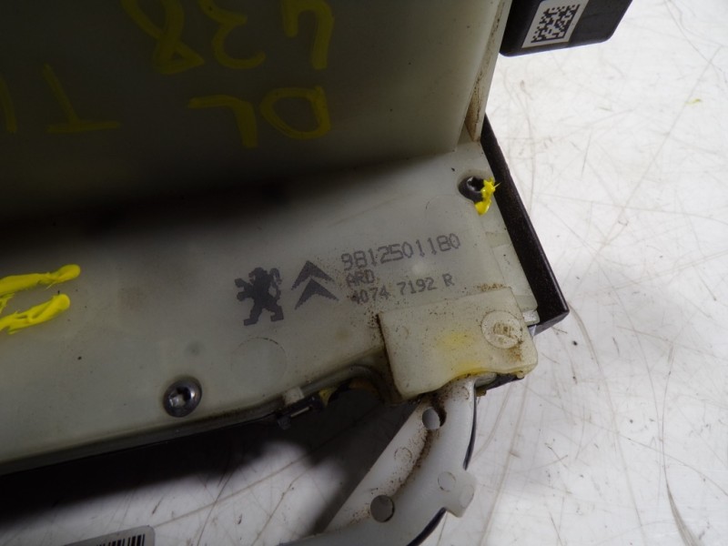 Recambio de cerradura puerta trasera derecha para peugeot 208 1.2 12v vti referencia OEM IAM 9812501180 9812501180 