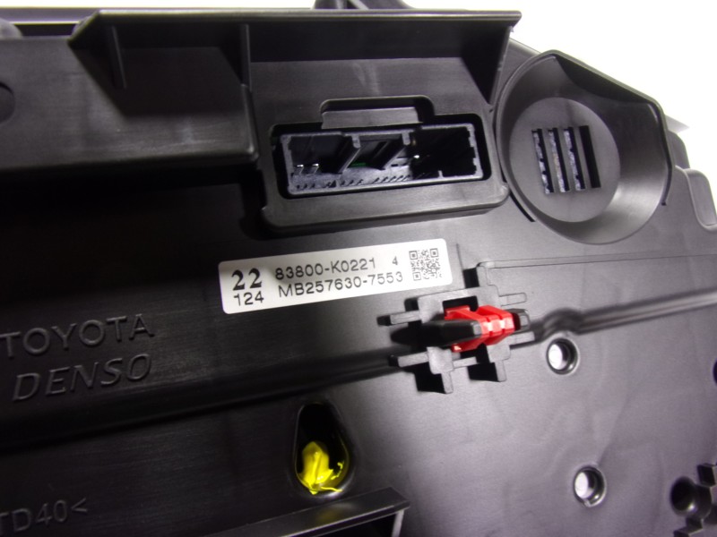 Recambio de cuadro instrumentos para toyota yaris 1.5 vvti hev referencia OEM IAM  83800K0221 