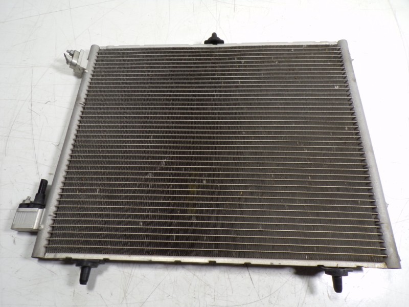 Recambio de condensador aire acondicionado para peugeot 208 1.2 12v vti referencia OEM IAM 6455JF 9674813580 