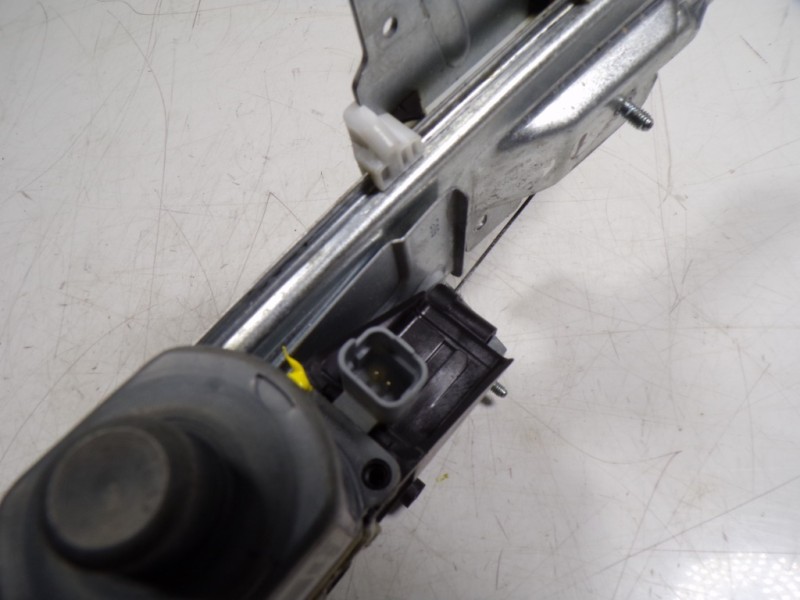 Recambio de elevalunas delantero derecho para peugeot 208 1.2 12v vti referencia OEM IAM 9673154380 9673154380 