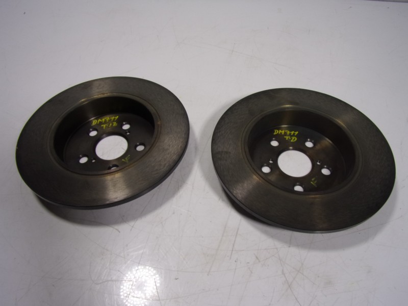 Recambio de disco freno trasero para toyota yaris 1.5 vvti hev referencia OEM IAM   