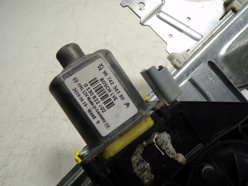 Recambio de elevalunas delantero derecho para peugeot 208 1.2 12v vti referencia OEM IAM 9673154380 9673154380 