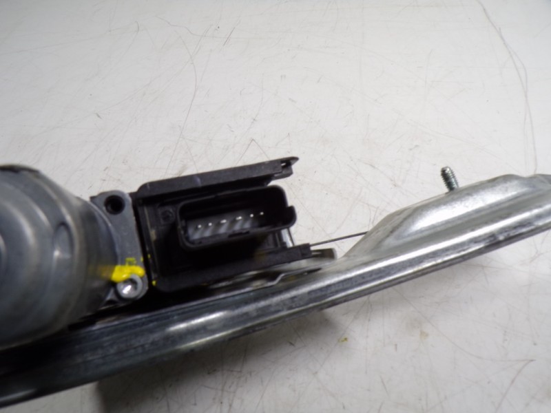 Recambio de elevalunas delantero izquierdo para peugeot 208 1.2 12v vti referencia OEM IAM 9816402180 9816401780 