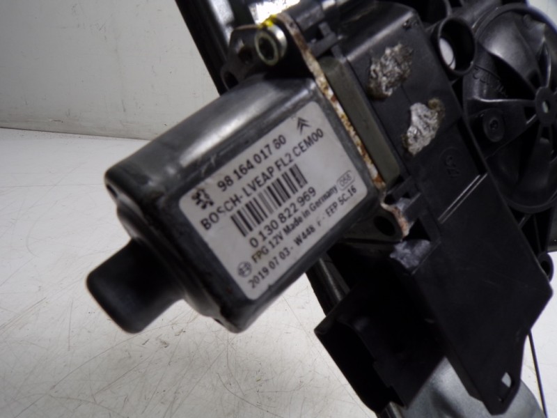 Recambio de elevalunas delantero izquierdo para peugeot 208 1.2 12v vti referencia OEM IAM 9816402180 9816401780 