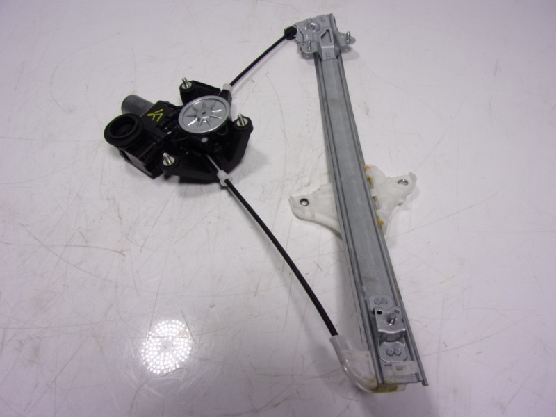 Recambio de elevalunas delantero derecho para toyota yaris 1.5 vvti hev referencia OEM IAM   