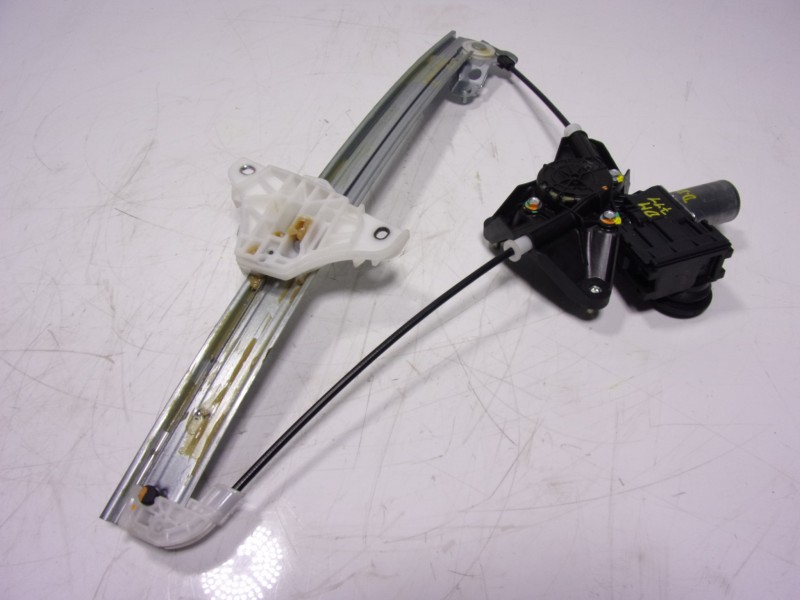 Recambio de elevalunas delantero derecho para toyota yaris 1.5 vvti hev referencia OEM IAM   