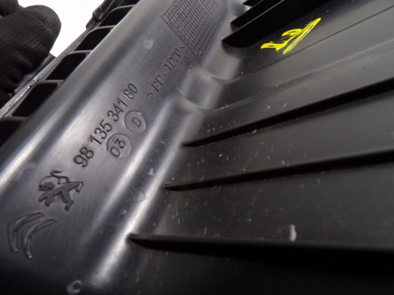 Recambio de filtro aire para peugeot 208 1.2 12v vti referencia OEM IAM 9813534180 9813534180 