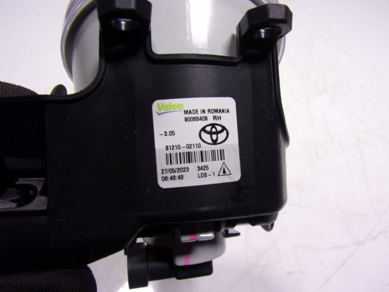 Recambio de faro antiniebla derecho para toyota yaris 1.5 vvti hev referencia OEM IAM  90068409 
