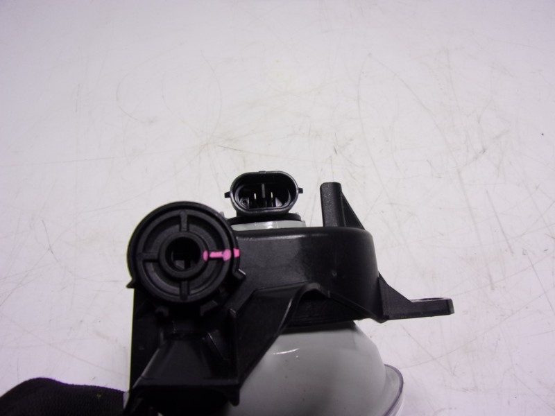 Recambio de faro antiniebla derecho para toyota yaris 1.5 vvti hev referencia OEM IAM  90068409 