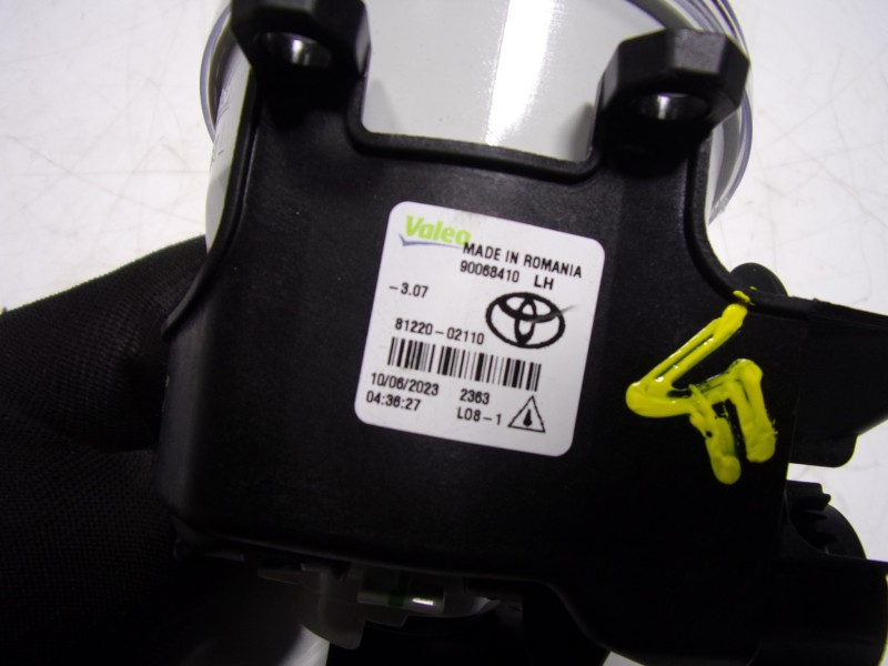 Recambio de faro antiniebla izquierdo para toyota yaris 1.5 vvti hev referencia OEM IAM  90068410 