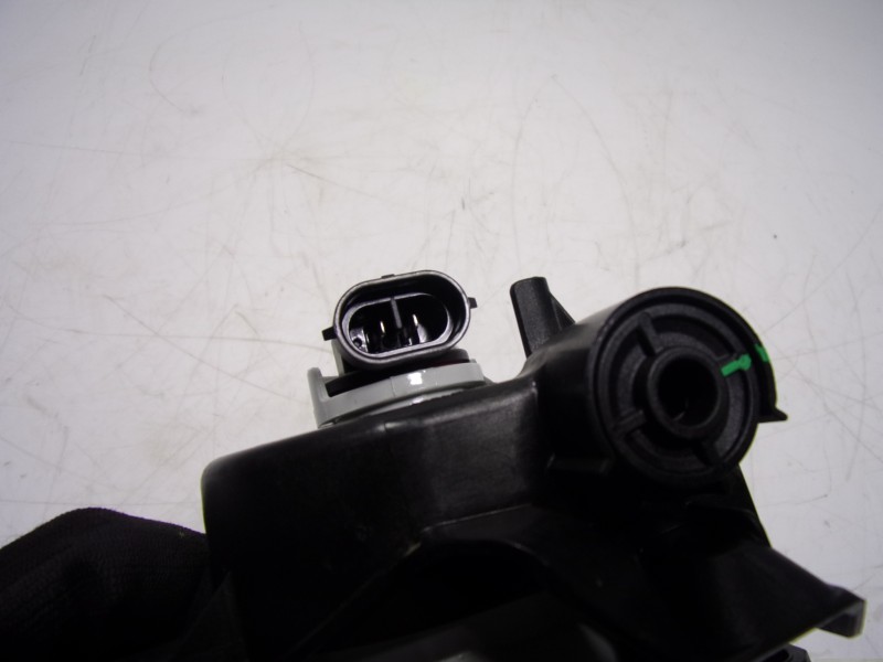 Recambio de faro antiniebla izquierdo para toyota yaris 1.5 vvti hev referencia OEM IAM  90068410 