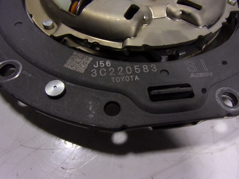 Recambio de kit embrague para toyota yaris 1.5 vvti hev referencia OEM IAM  3C220583 