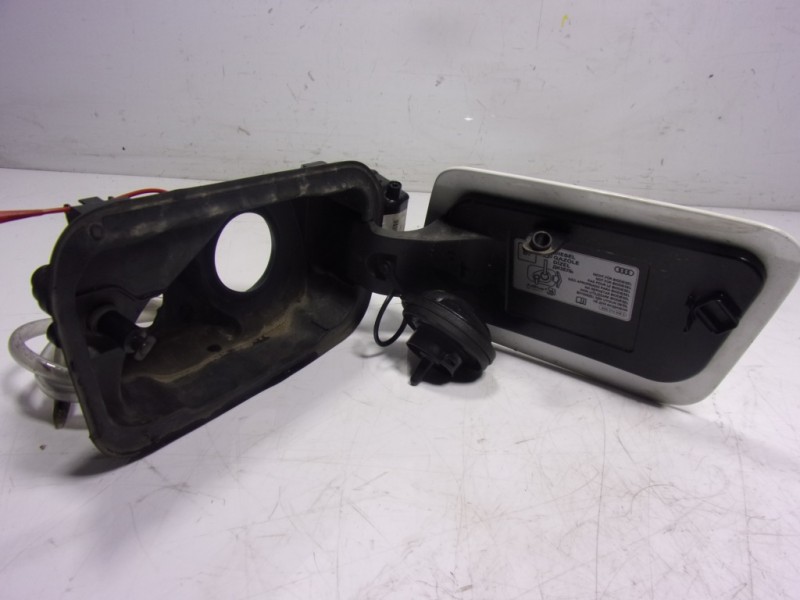 Recambio de tapa combustible para audi q2 (gab) 1.6 tdi referencia OEM IAM 81A809907GRU 81A809906A 