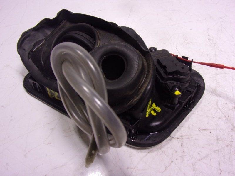 Recambio de tapa combustible para audi q2 (gab) 1.6 tdi referencia OEM IAM 81A809907GRU 81A809906A 