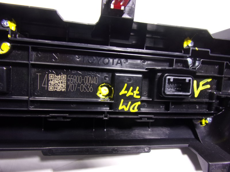 Recambio de mando climatizador para toyota yaris 1.5 vvti hev referencia OEM IAM  559000DN40 