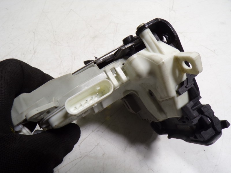 Recambio de cerradura puerta delantera derecha para porsche macan (typ ) base referencia OEM IAM 9A783721605 8J4837016E 