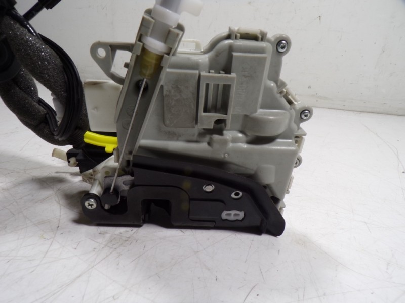 Recambio de cerradura puerta delantera derecha para porsche macan (typ ) base referencia OEM IAM 9A783721605 8J4837016E 