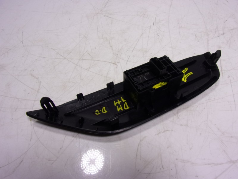 Recambio de mando elevalunas delantero derecho para toyota yaris 1.5 vvti hev referencia OEM IAM  3561H361D 