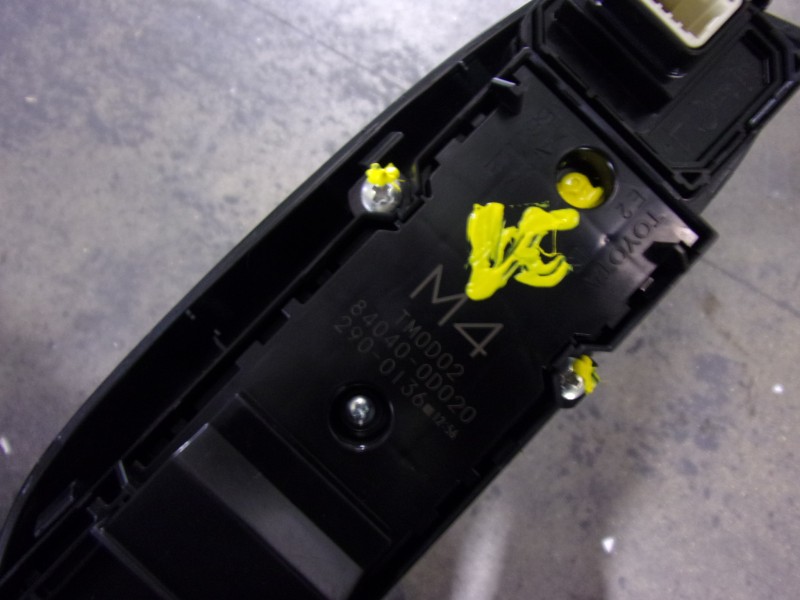 Recambio de mando elevalunas delantero izquierdo para toyota yaris 1.5 vvti hev referencia OEM IAM  840400D020 