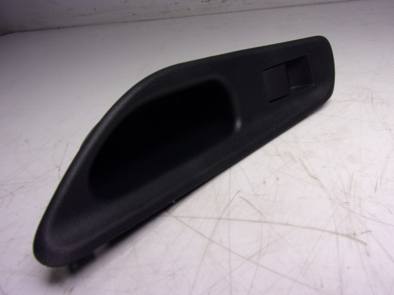 Recambio de mando elevalunas trasero derecho para toyota yaris 1.5 vvti hev referencia OEM IAM  74271K0090 