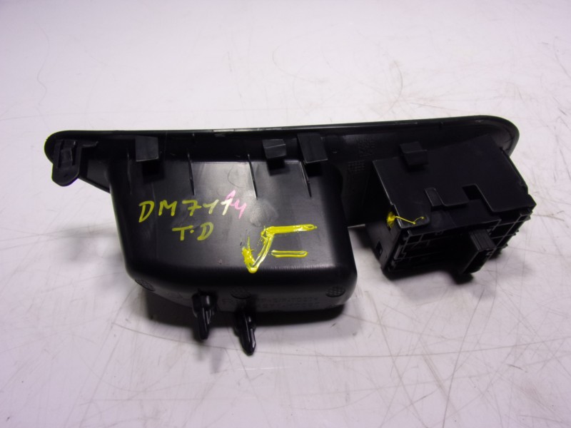 Recambio de mando elevalunas trasero derecho para toyota yaris 1.5 vvti hev referencia OEM IAM  74271K0090 