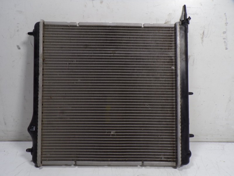 Recambio de radiador agua para peugeot 208 1.2 12v vti referencia OEM IAM 1330Q5 870860300 