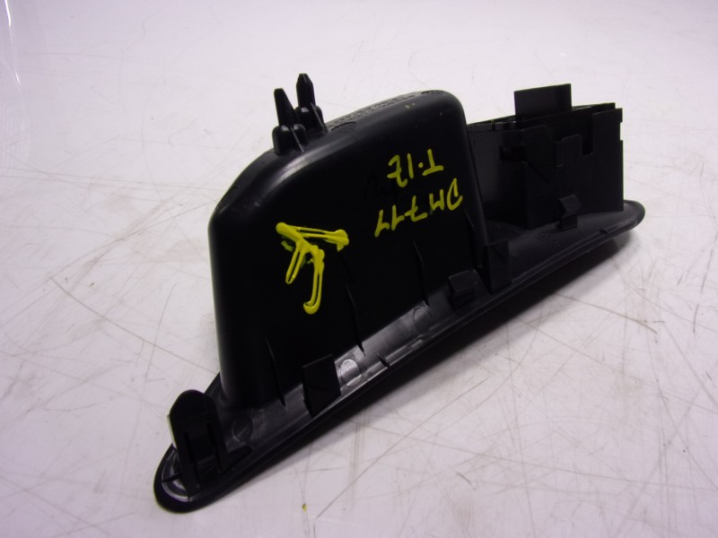 Recambio de mando elevalunas trasero izquierdo para toyota yaris 1.5 vvti hev referencia OEM IAM  3561H361D 