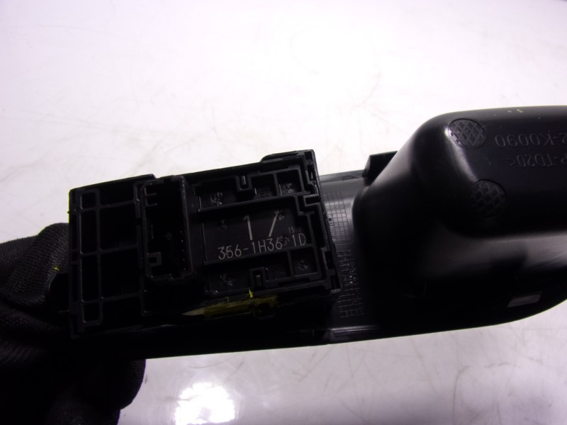 Recambio de mando elevalunas trasero izquierdo para toyota yaris 1.5 vvti hev referencia OEM IAM  3561H361D 